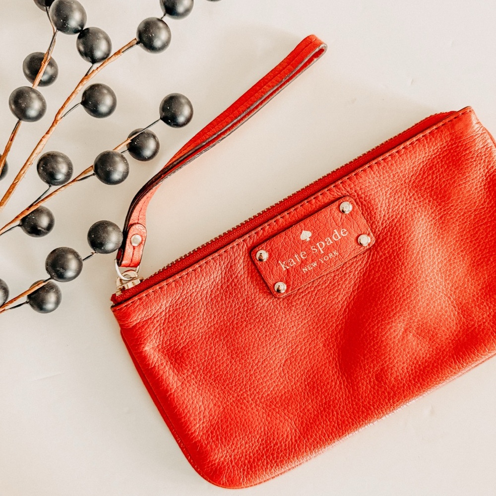 Kate Spade Berkshire Road Zippered Chrissy Wristlet Clutch in Dynasty Red